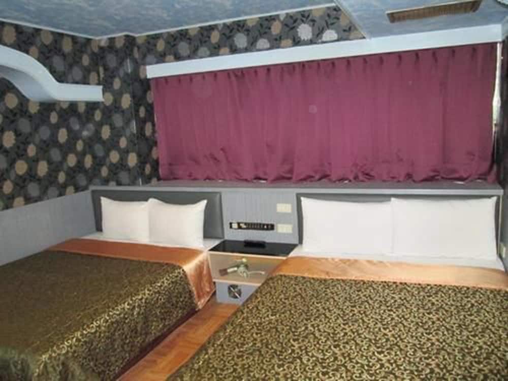 Фото One Plus One Hotel