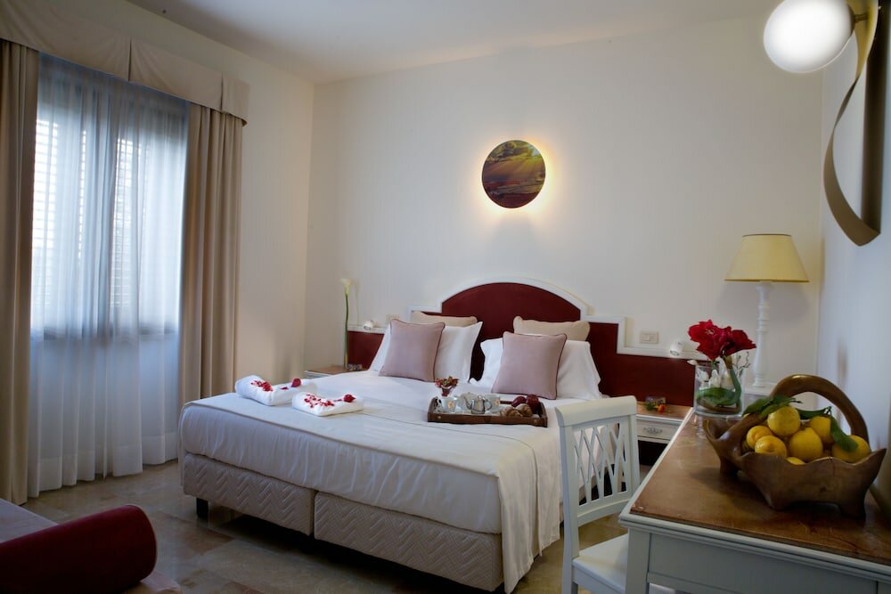 Фото Delfino Beach Hotel