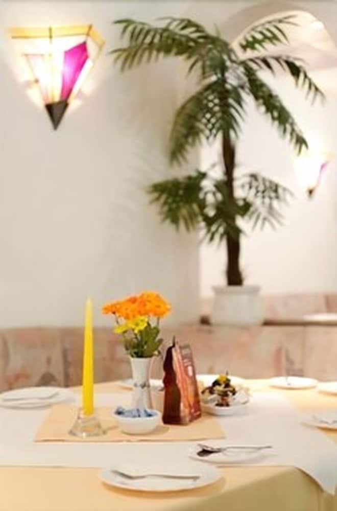 Фото Hotel & Restaurant Park Cafe Isa