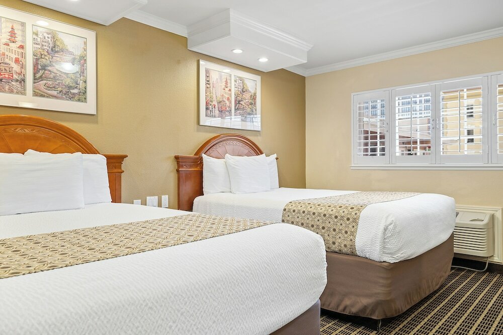 Фото Alexis Park Hotel