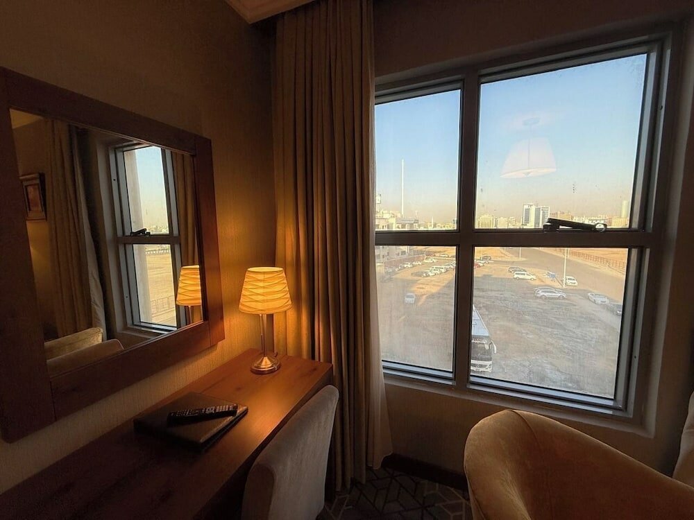 Фото Crown Town Hotel