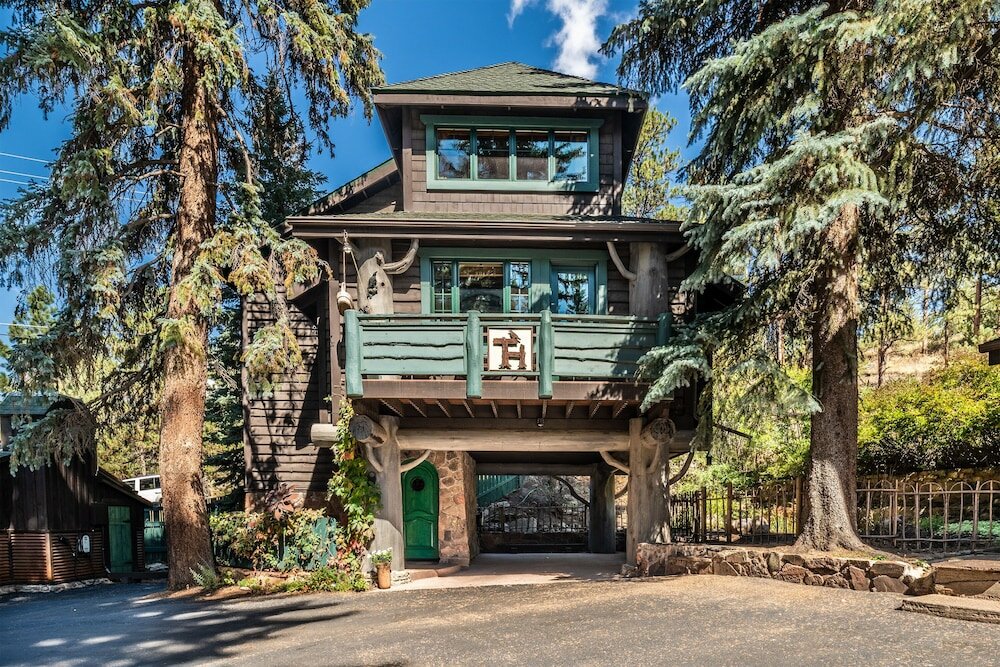 Фото Highland Haven Creekside Inn