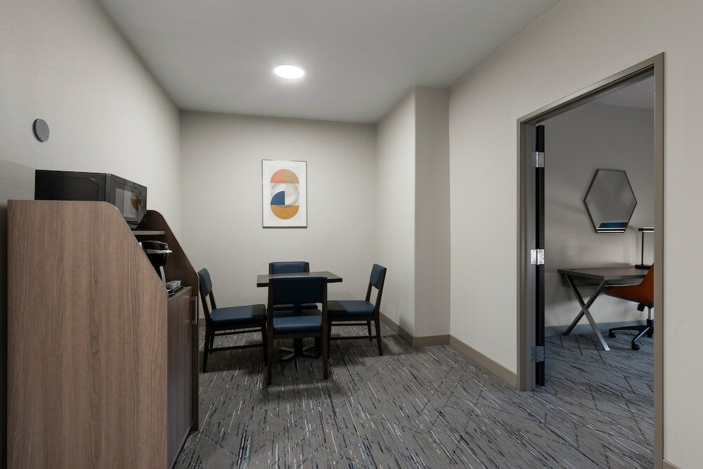 Фото Holiday Inn Express Hotel & Suites Oklahoma City Northwest, an Ihg Hotel