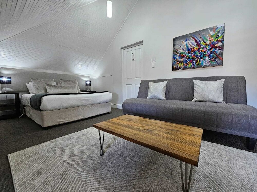 Фото 4 on Varneys Guest House