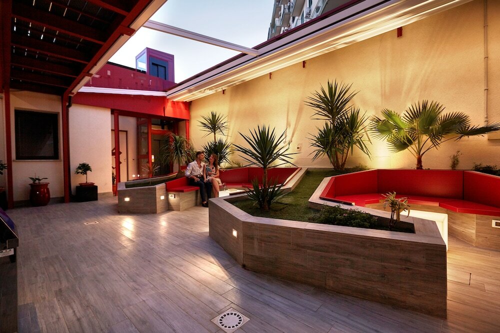 Фото отеля 1