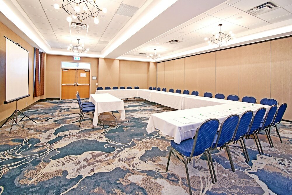 Фото Holiday Inn Hotel & Suites Calgary Airport North by IHG