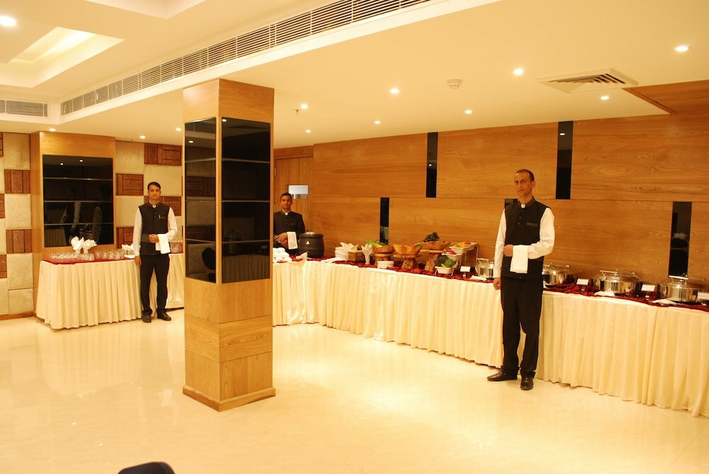 Фото Glades Hotel