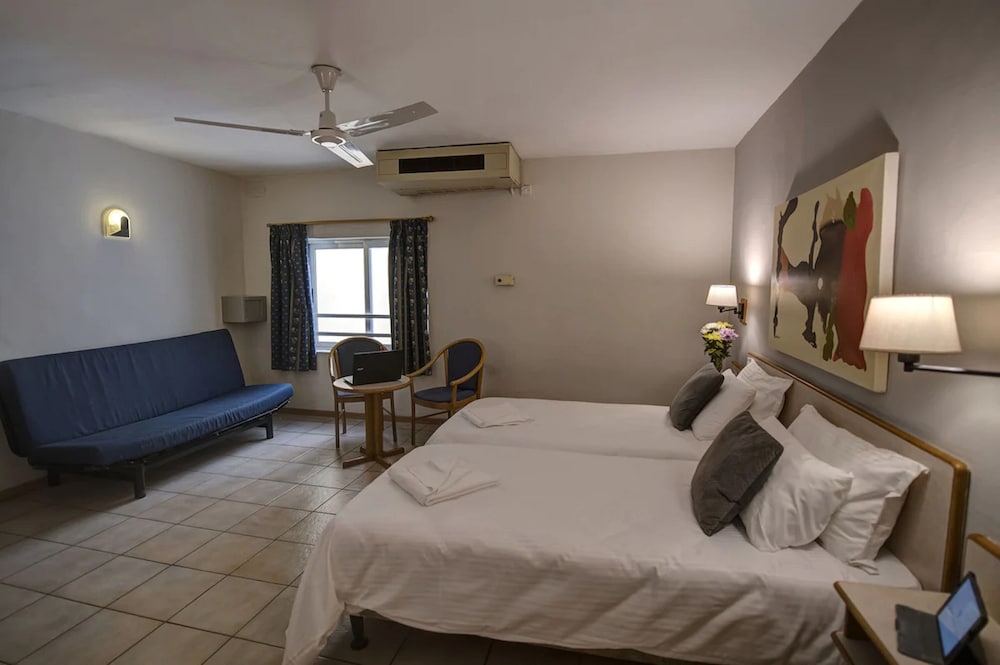 Фото Sliema Chalet Hotel