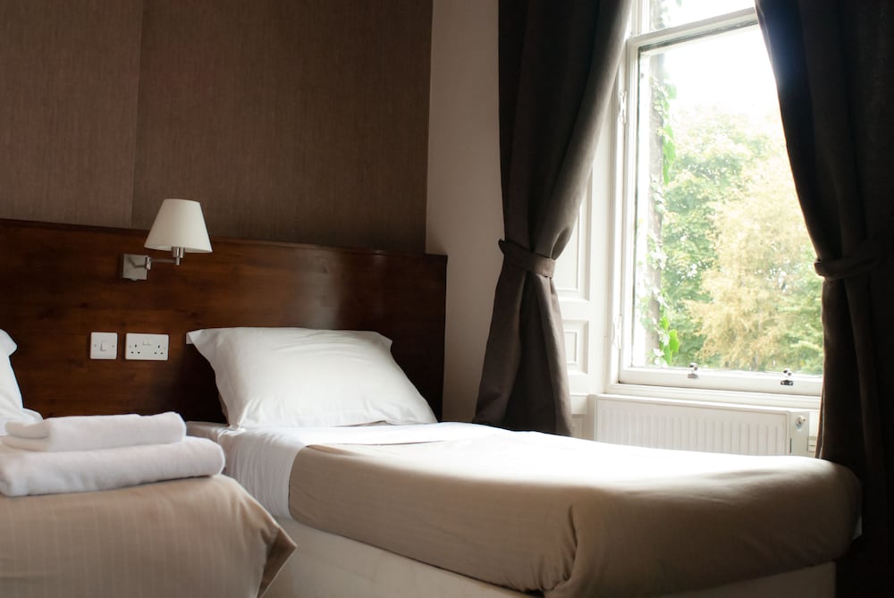 Фото Edinburghhouse Hotel