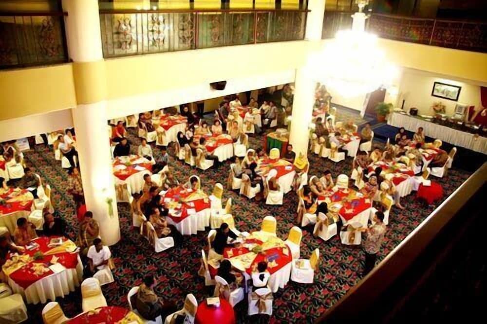 Фото Hotel Grand Tiga Mustika