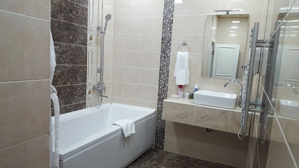 Фото Premier Old Gates Hotel