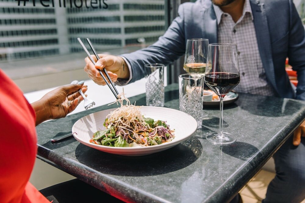 Фото Renaissance Montreal Downtown Hotel