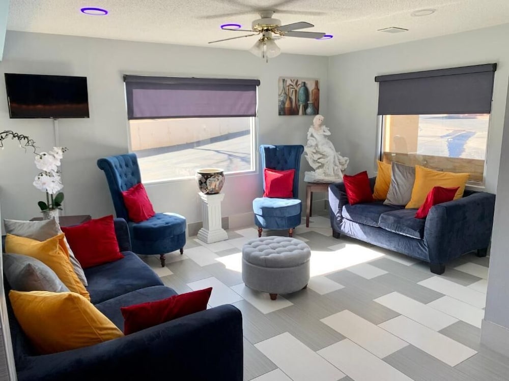 Фото Days Inn by Wyndham Greenville