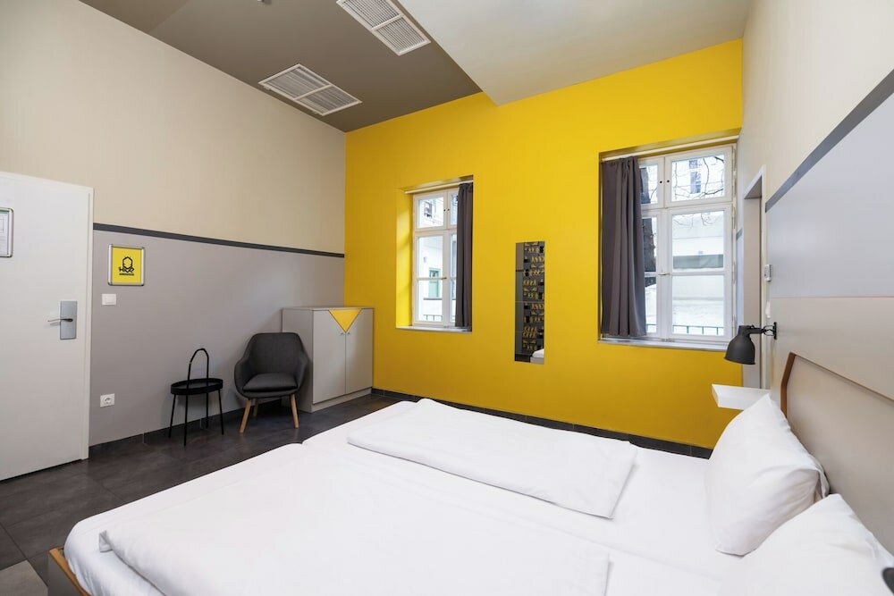 Фото The Hive Party Hostel