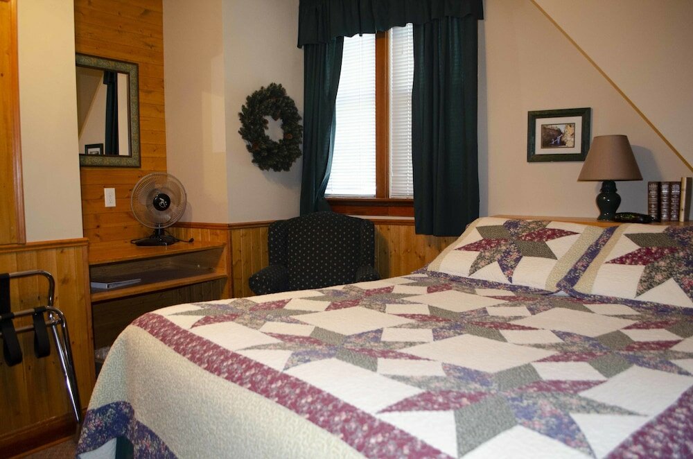 Фото Crandell Mountain Lodge