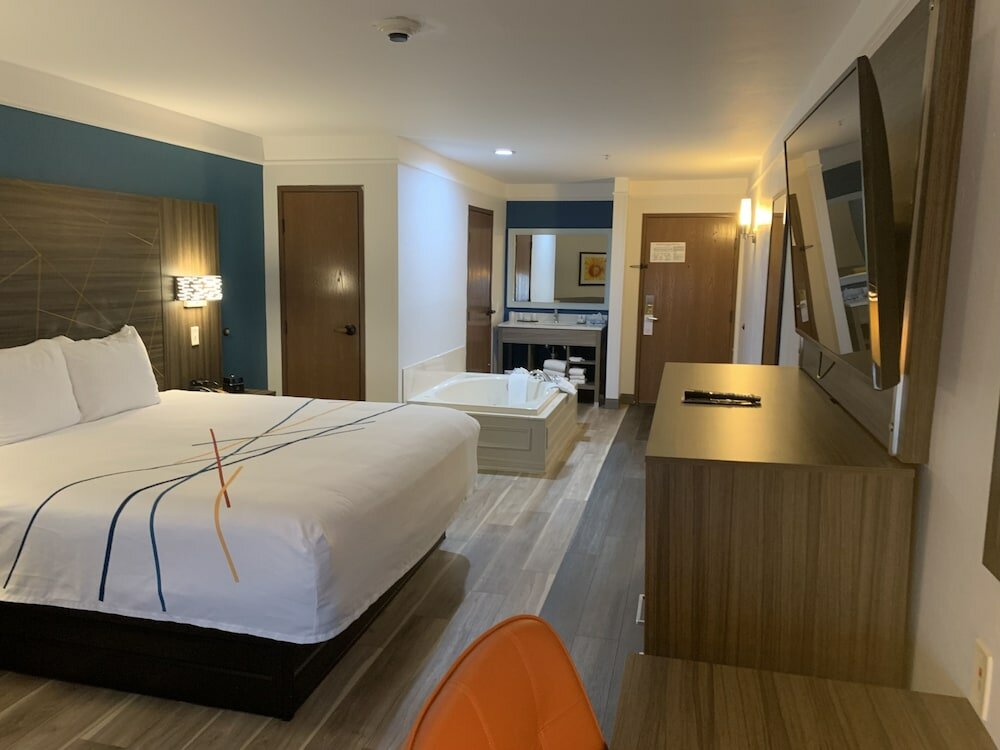 Фото La Quinta Inn & Suites by Wyndham Okc North - Quail Springs