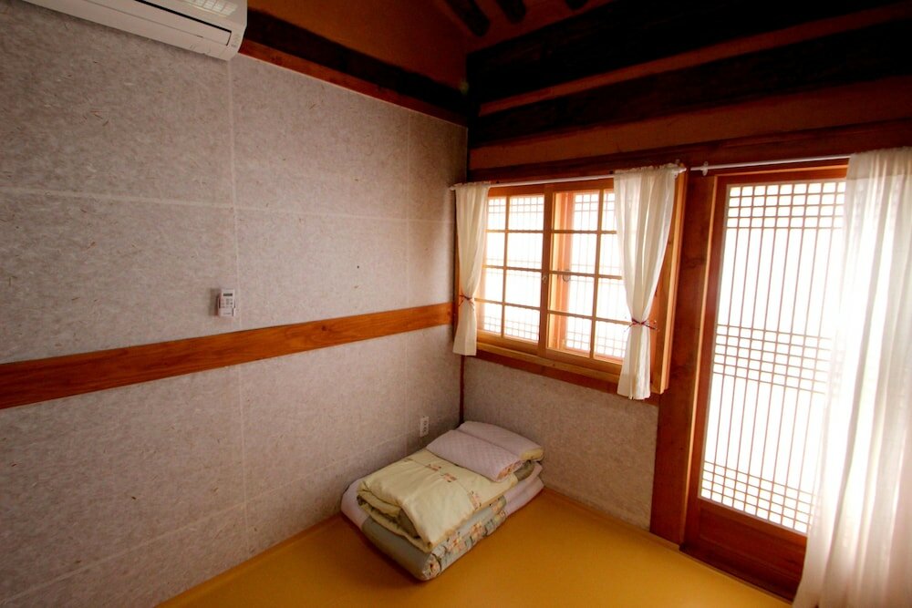 Фото Happiness Full Hanok Guesthouse