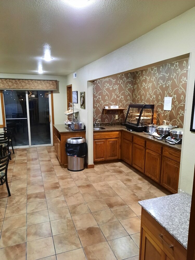 Фото RiverTree Inn & Suites