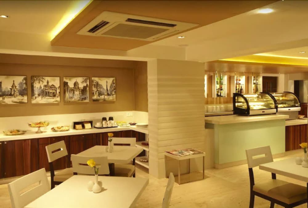 Фото Hotel Bawa Continental