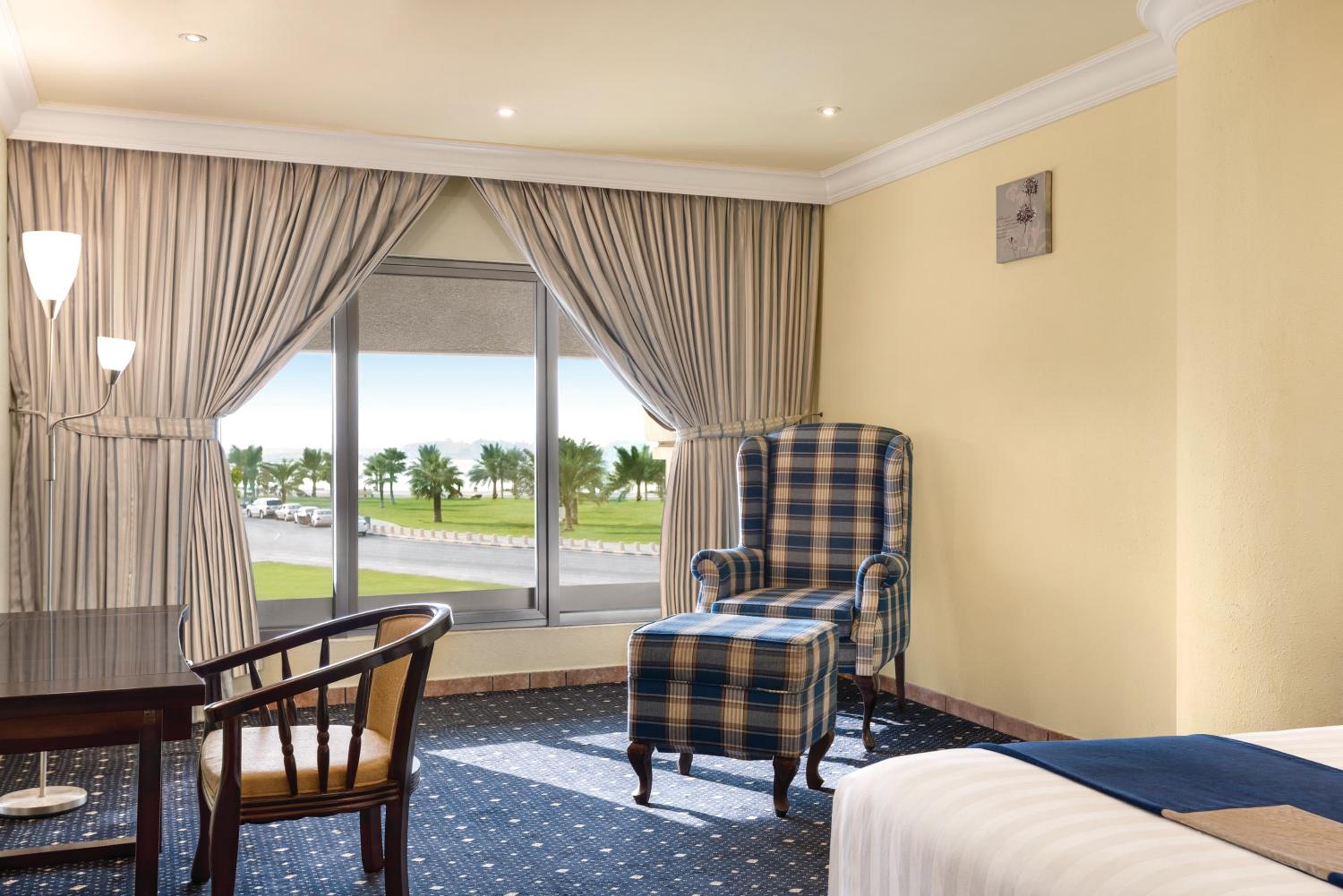 Фото Howard Johnson Hotel Dammam