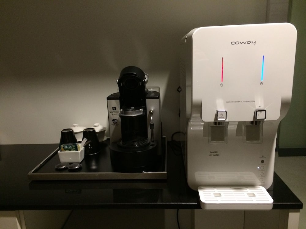 Фото Bedrock Hotel