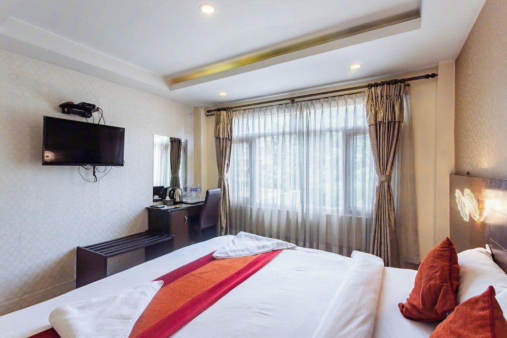 Фото Hotel Sapana Garden