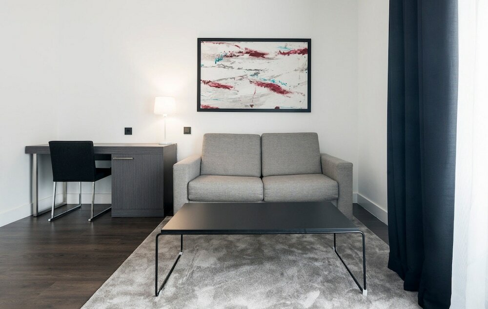 Фото Hotel Ilunion Suites Madrid