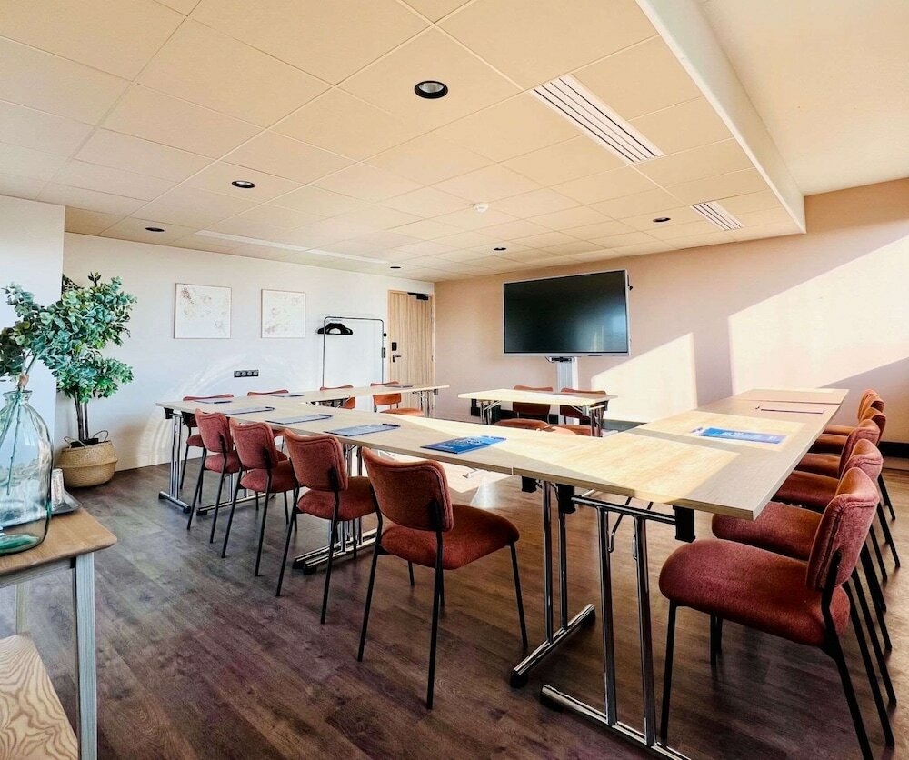 Фото Campanile Saint-Brieuc Centre - Gare