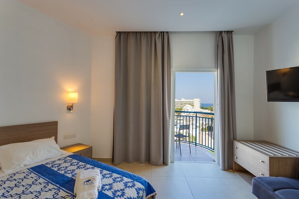 Фото Tetyk Hotel Apartments