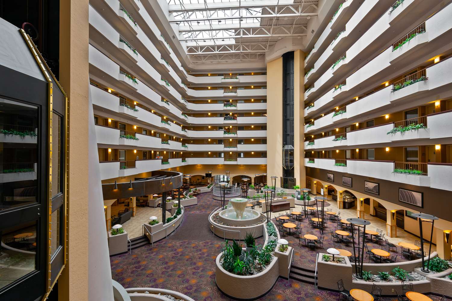 Фото Embassy Suites Hotel Kansas City - International Airport