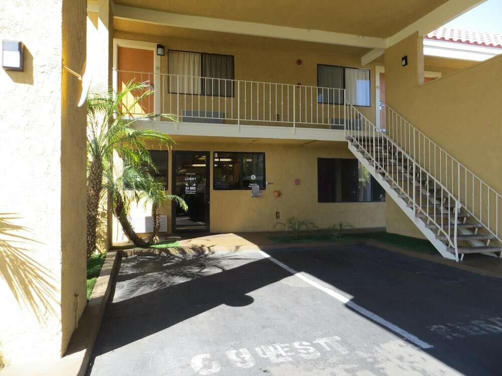Фото Riverside Inn & Suites
