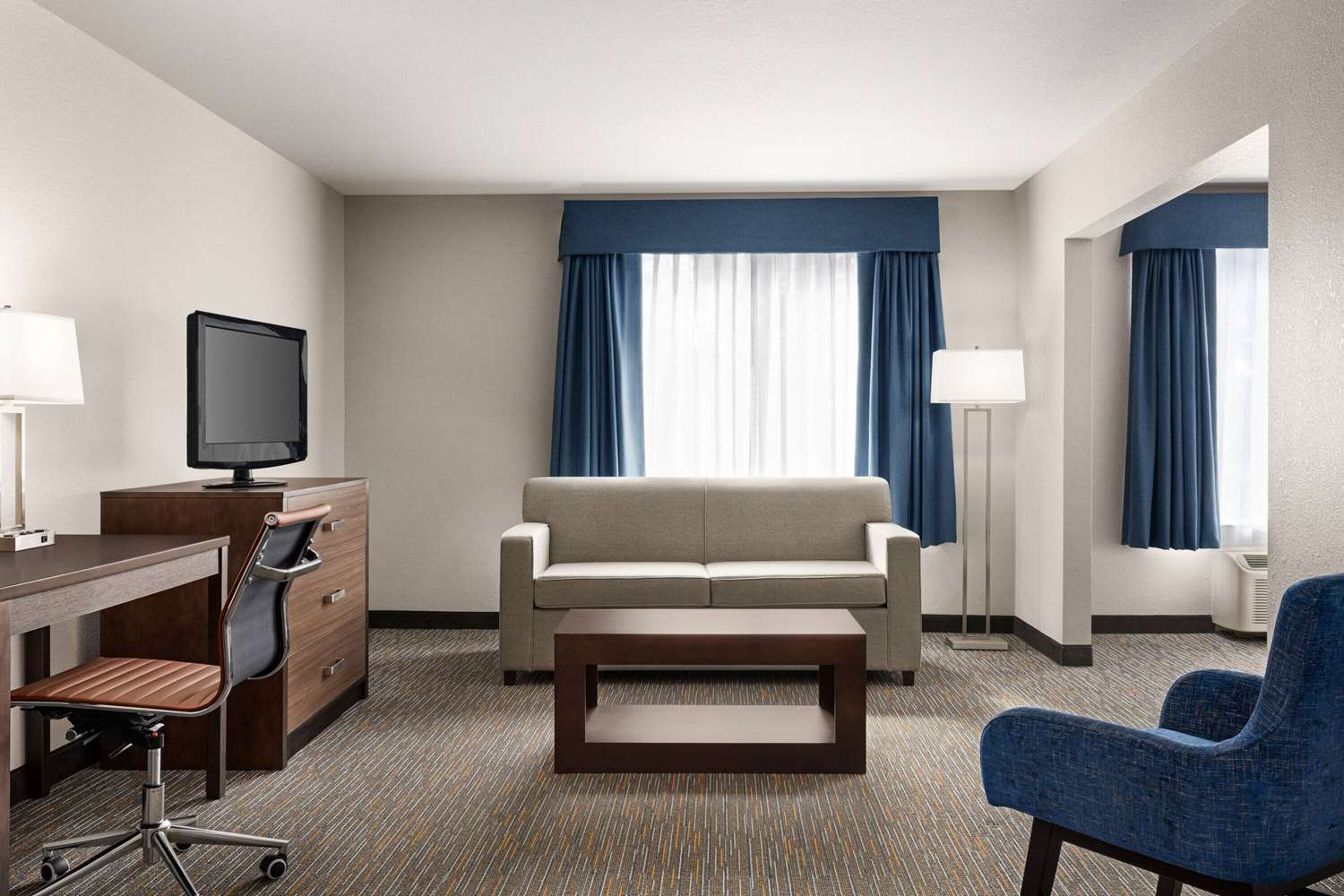 Фото Wingate by Wyndham Southport