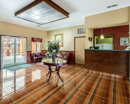 Гостиница Econo Lodge Inn & Suites Eagle Pass в Игл Пассе
