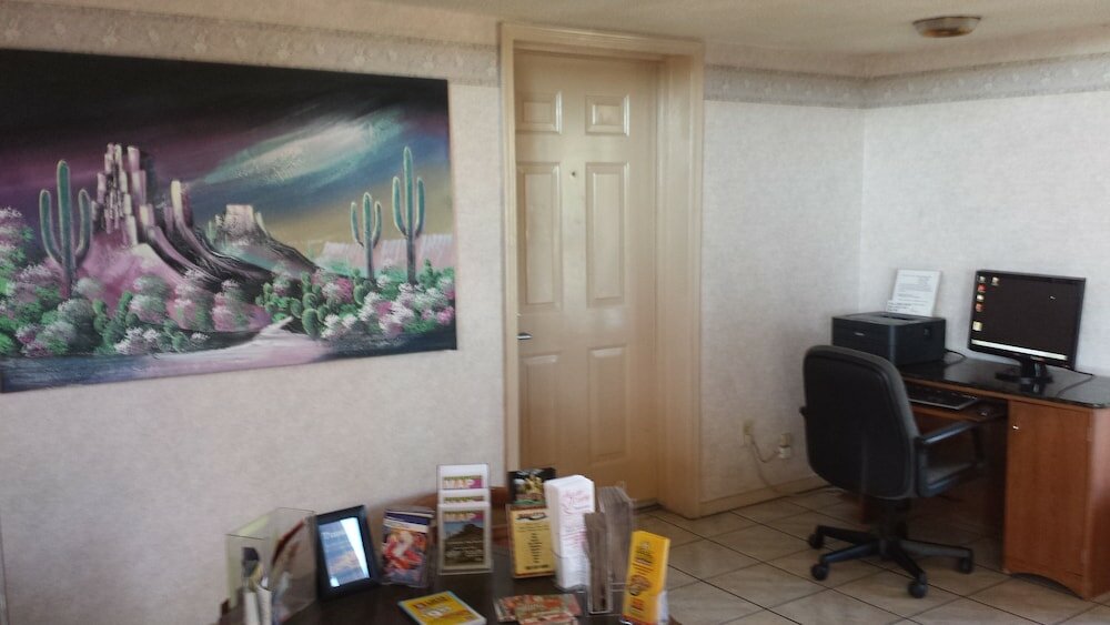 Фото Howard Johnson by Wyndham Phoenix Airport/Downtown Area