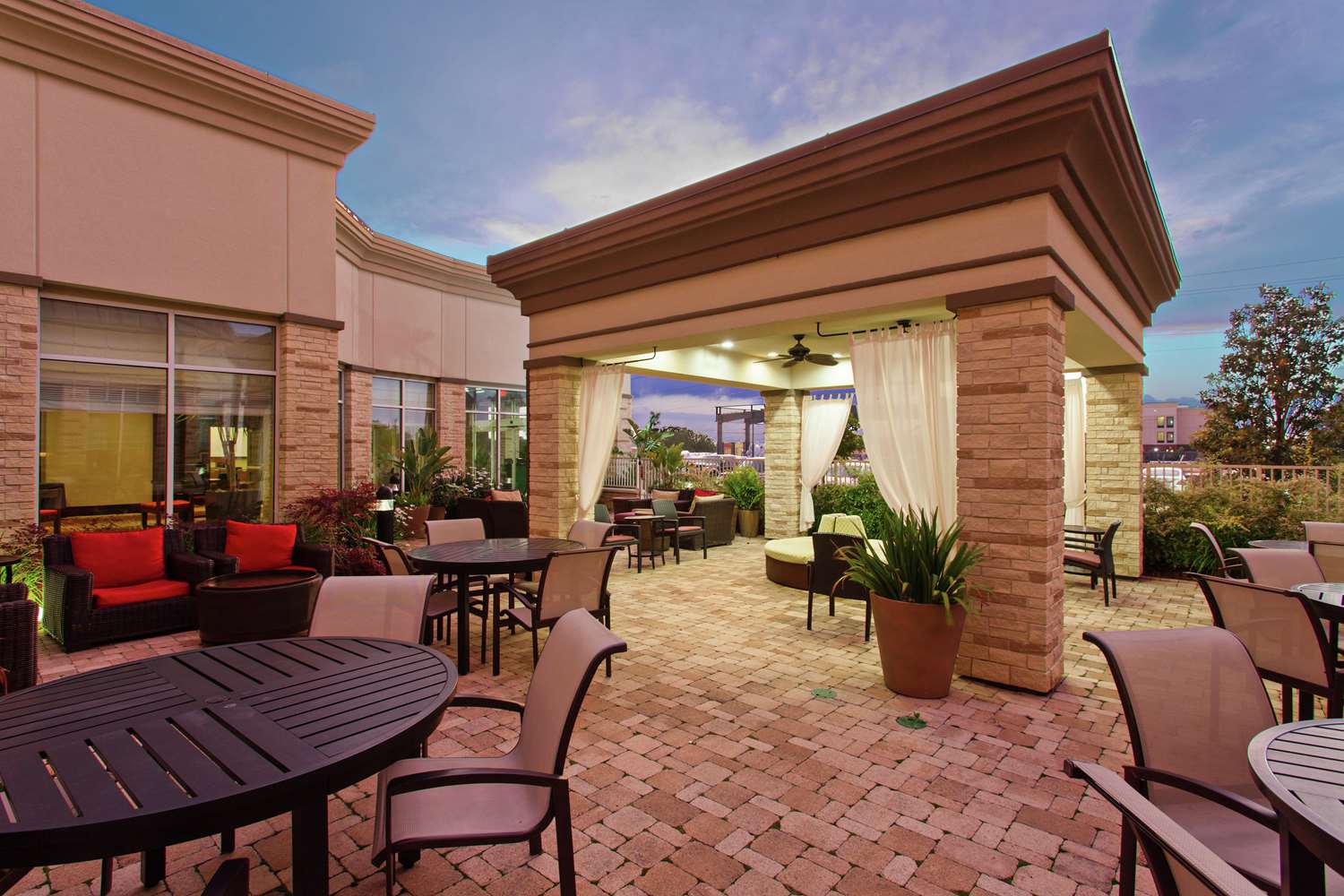 Фото Hilton Garden Inn Victoria