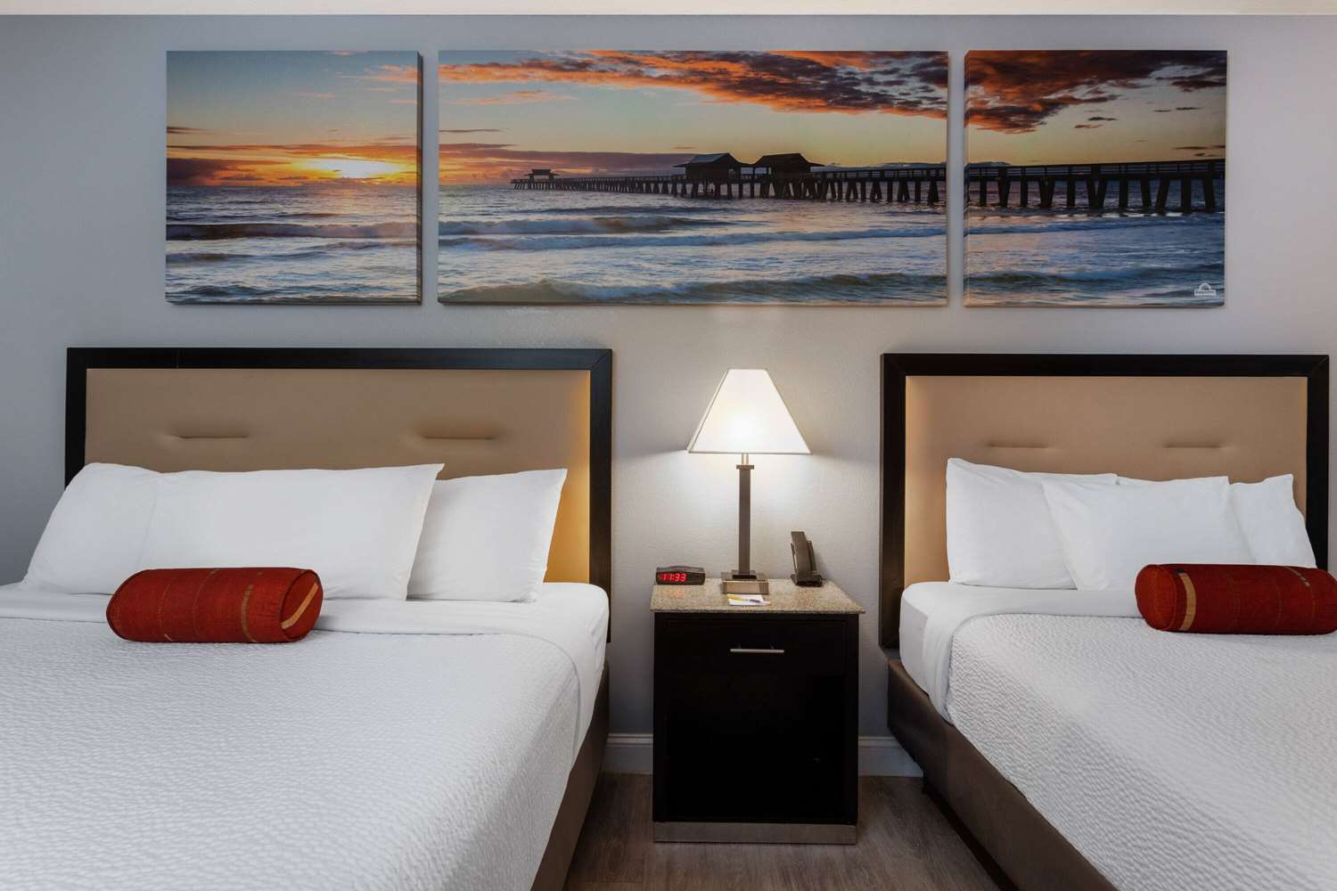 Фото Days Inn & Suites by Wyndham Lakeland