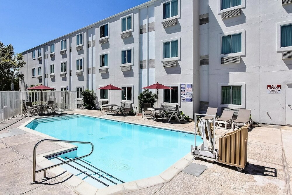 Фото Motel 6 Gilroy, Ca