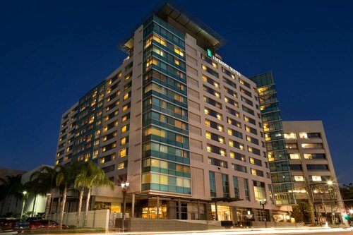 Гостиница Embassy Suites by Hilton Los Angeles Glendale в Глендейле