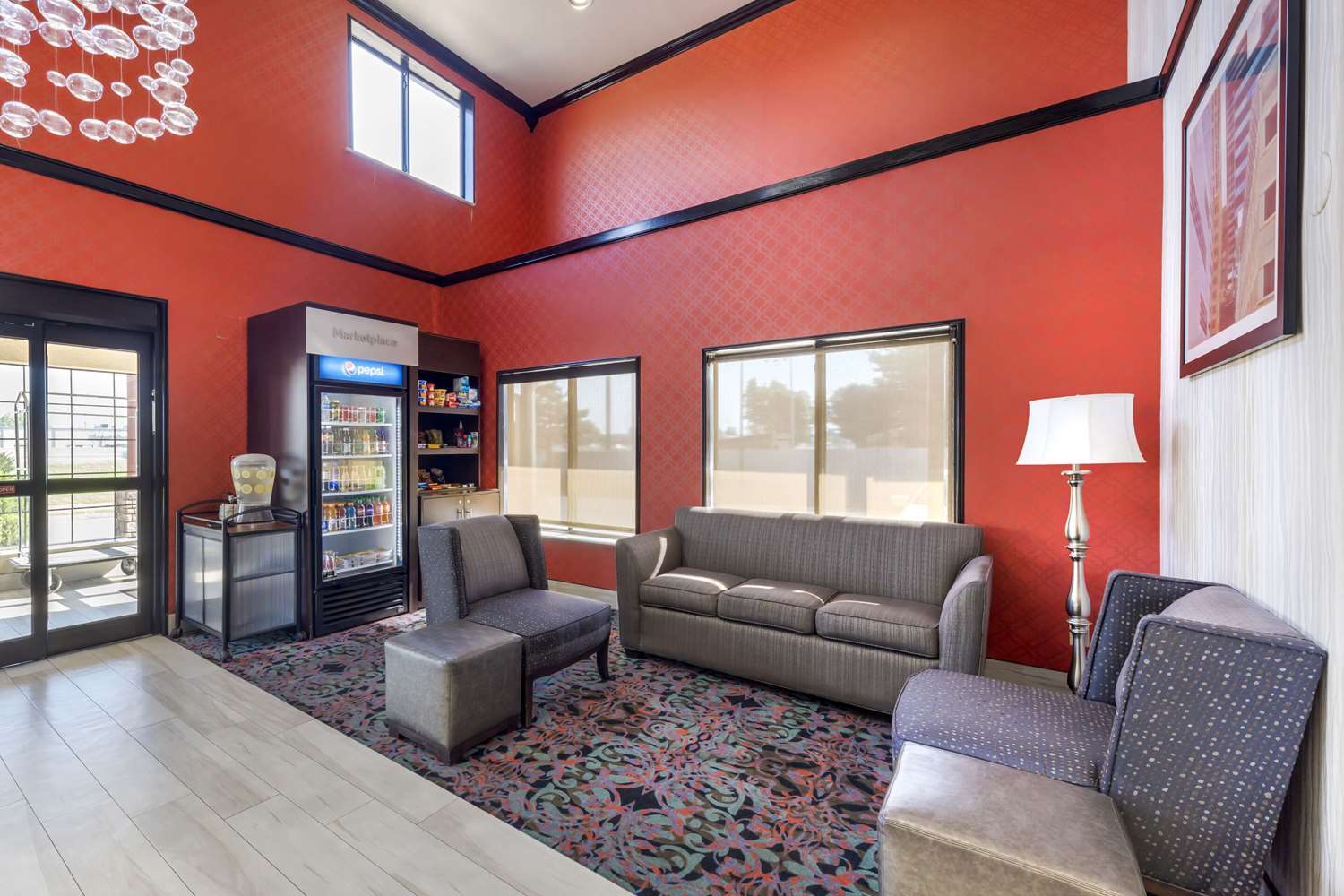 Фото Comfort Suites Fairgrounds West