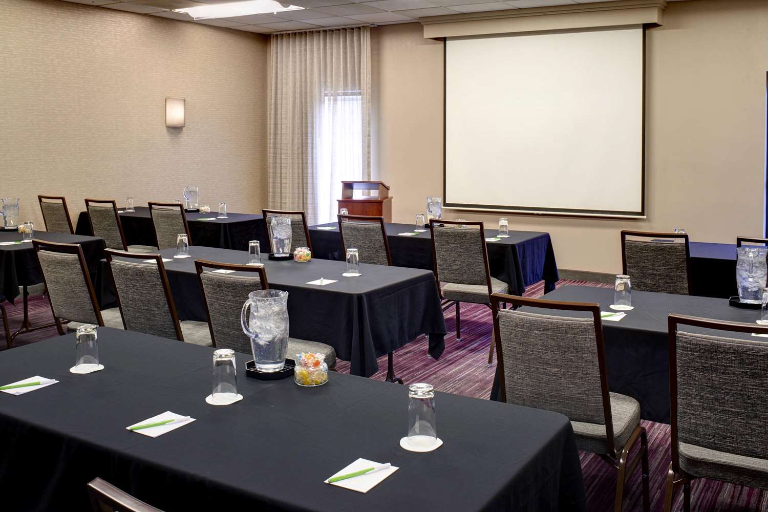 Фото Sonesta Select Milwaukee Brookfield