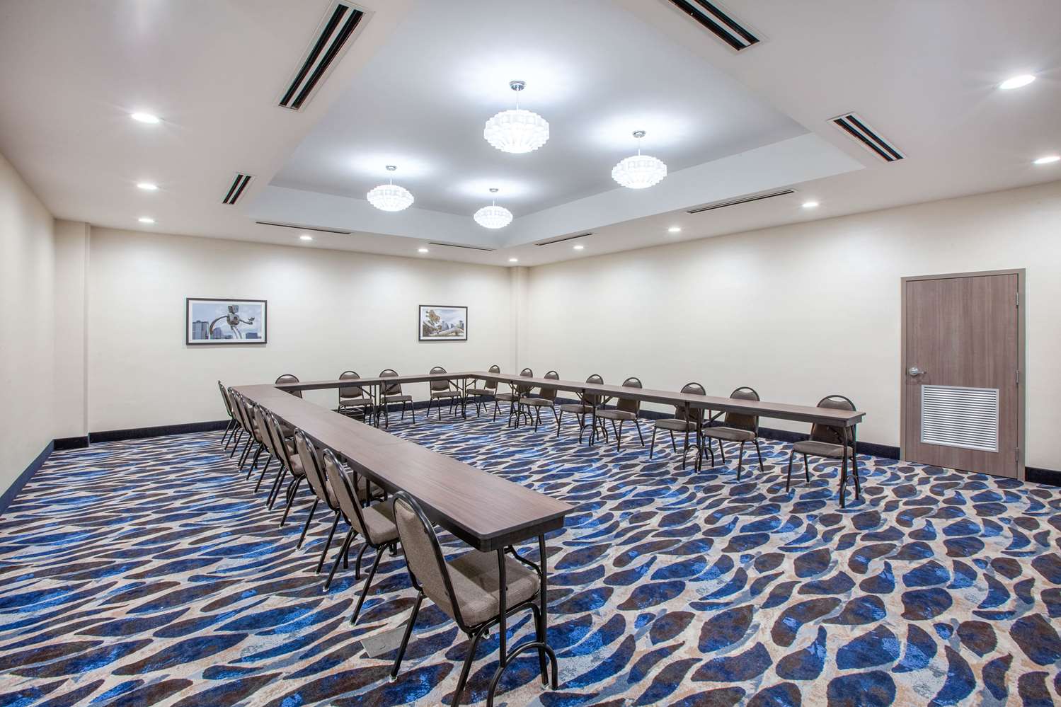 Фото La Quinta Inn & Suites by Wyndham Dallas Duncanville