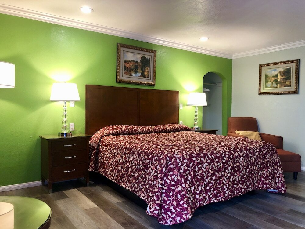 Фото La Petite Rouge Motel