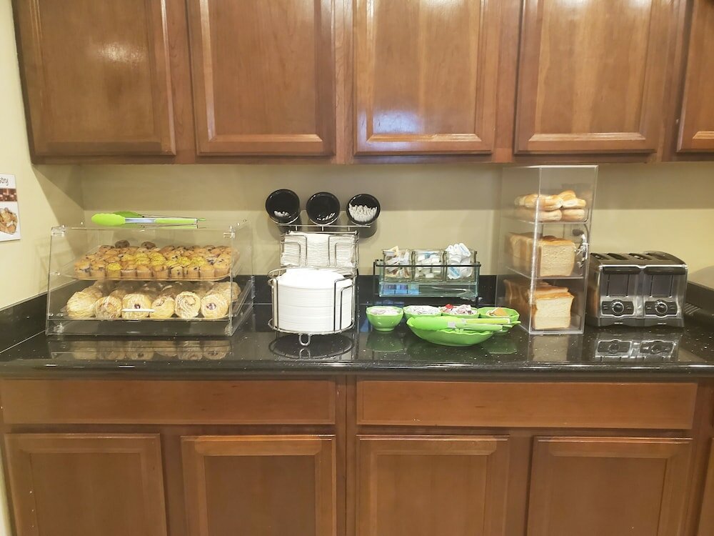 Фото SureStay Hotel by Best Western East Brunswick