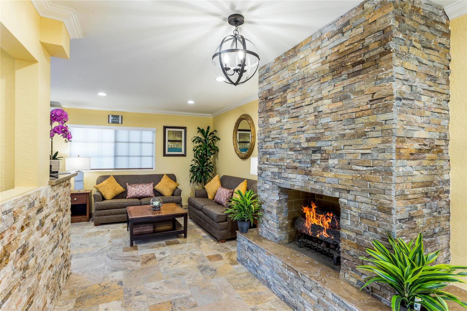 Фото Quality Inn Escondido Downtown