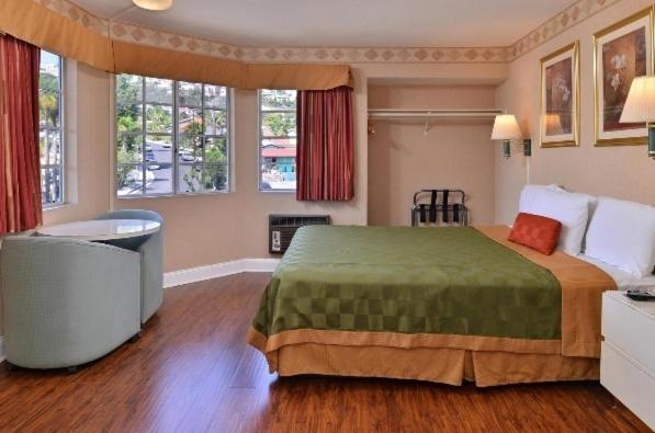 Фото Americas Best Value Inn San Clemente Beach