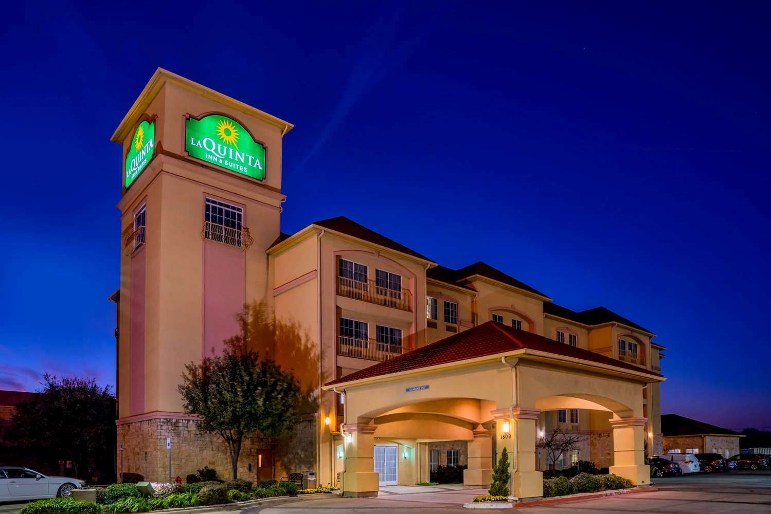 Фото La Quinta Inn & Suites by Wyndham Dfw Airport West Bedford