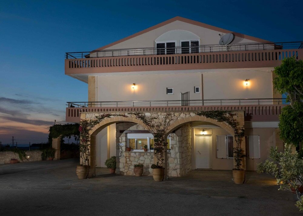 Фото Petritos Rooms and Studios