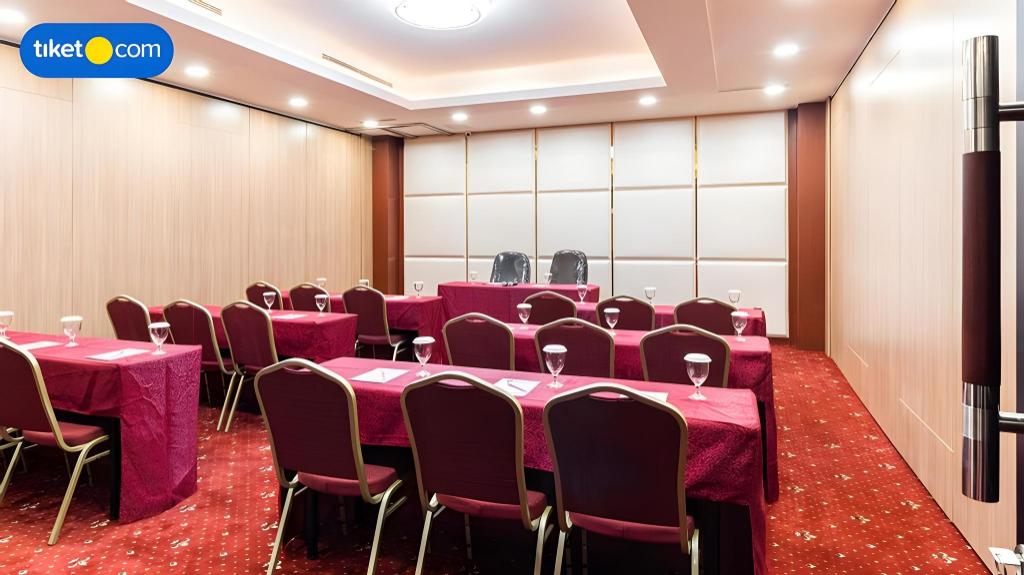 Фото Grand Impression Hotel Medan