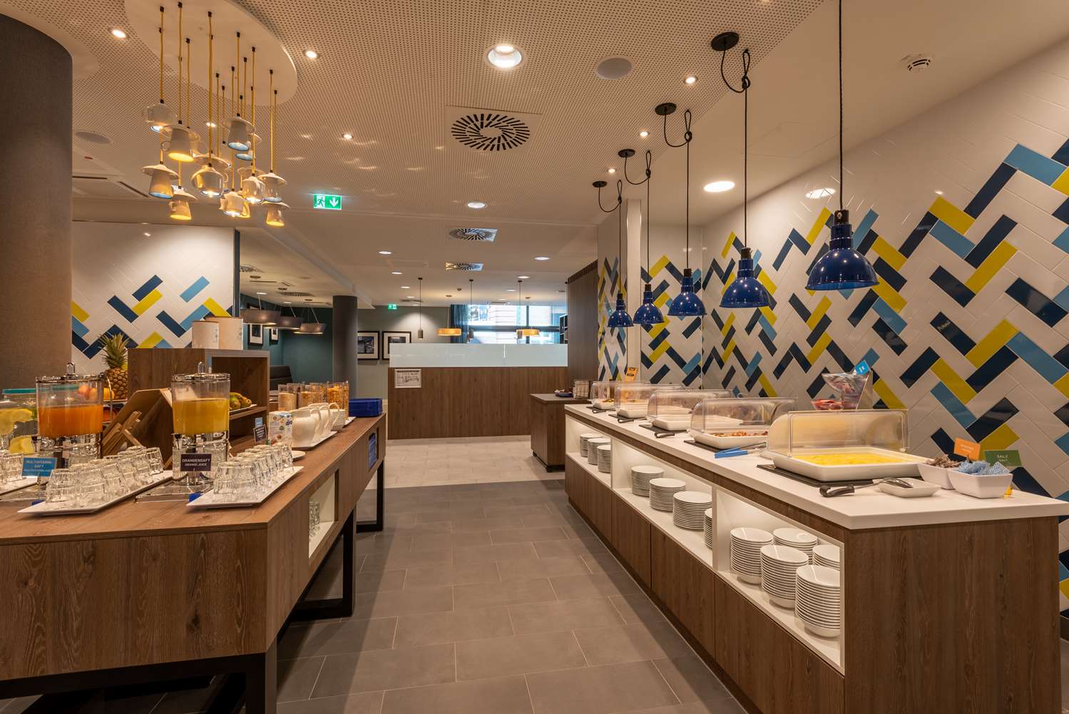 Фото Hampton by Hilton Düsseldorf City Centre