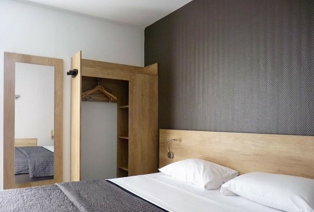 Фото Wood Inn Hôtel Aéroport Bordeaux-Mérignac